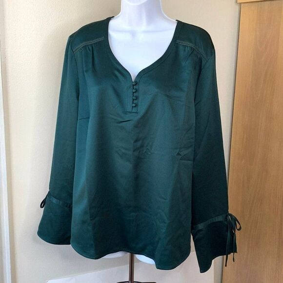 Isaac Mizrahi Tops - Womens Blouse Top Dark Green Long Sleeves Isaac Mizrahi Live! Size 16 Holiday